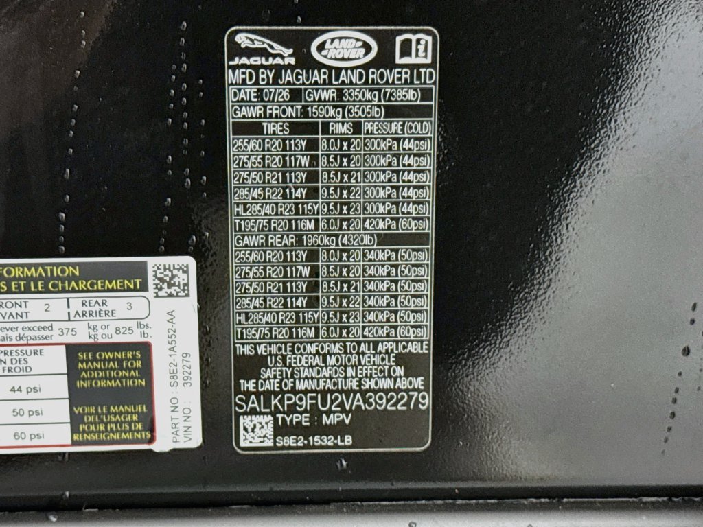 New 2027 Santorini Black Land Rover SE image 34