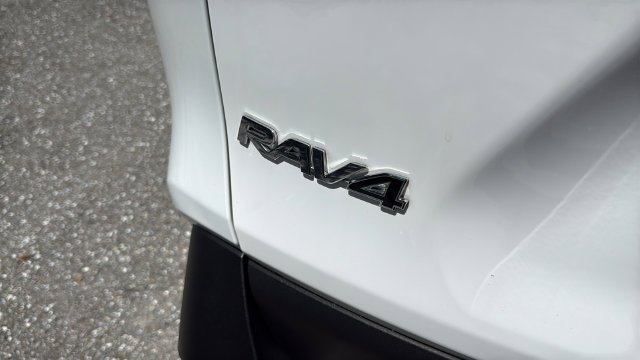 Used 2025 Ice Toyota XLE image 7