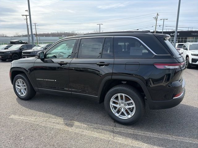 New 2026 Diamond Black Crystal Pearl-Coat Exterior Paint Jeep Laredo X image 5
