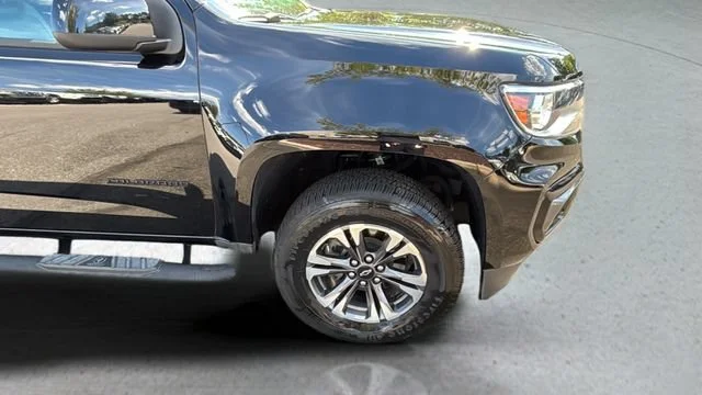 Used 2022 BLACK Chevrolet 4WD Z71 image 34