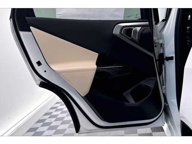New 2026 Alpine White BMW 30 xDrive image 30