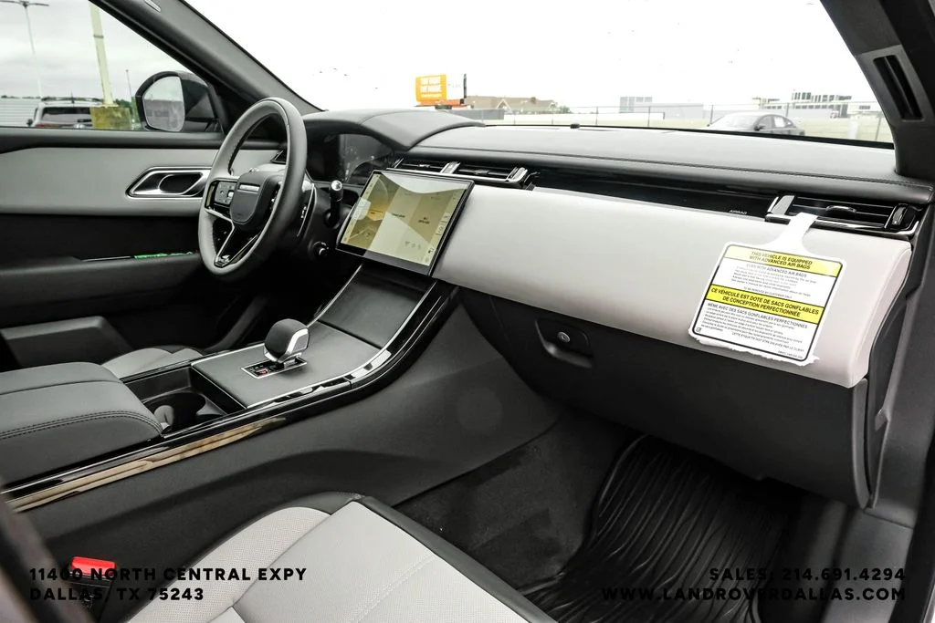 New 2026 Ostuni Pearl Wht Prem Met Land Rover Dynamic SE image 10