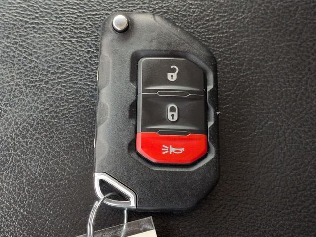 Used 2023 Black Jeep Sport S image 30