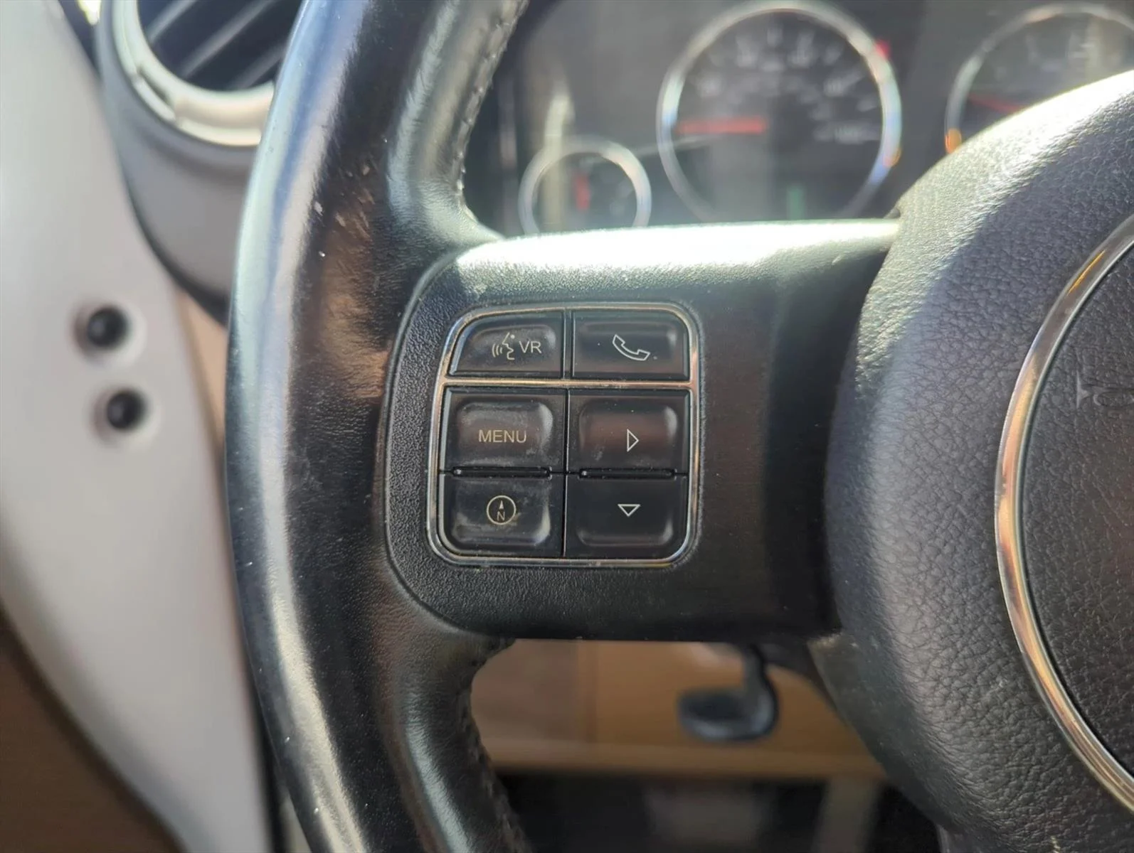 Used 2017 White JEEP  image 14