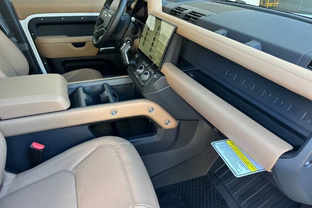 New 2026 Fuji White Land Rover X-Dynamic SE image 15