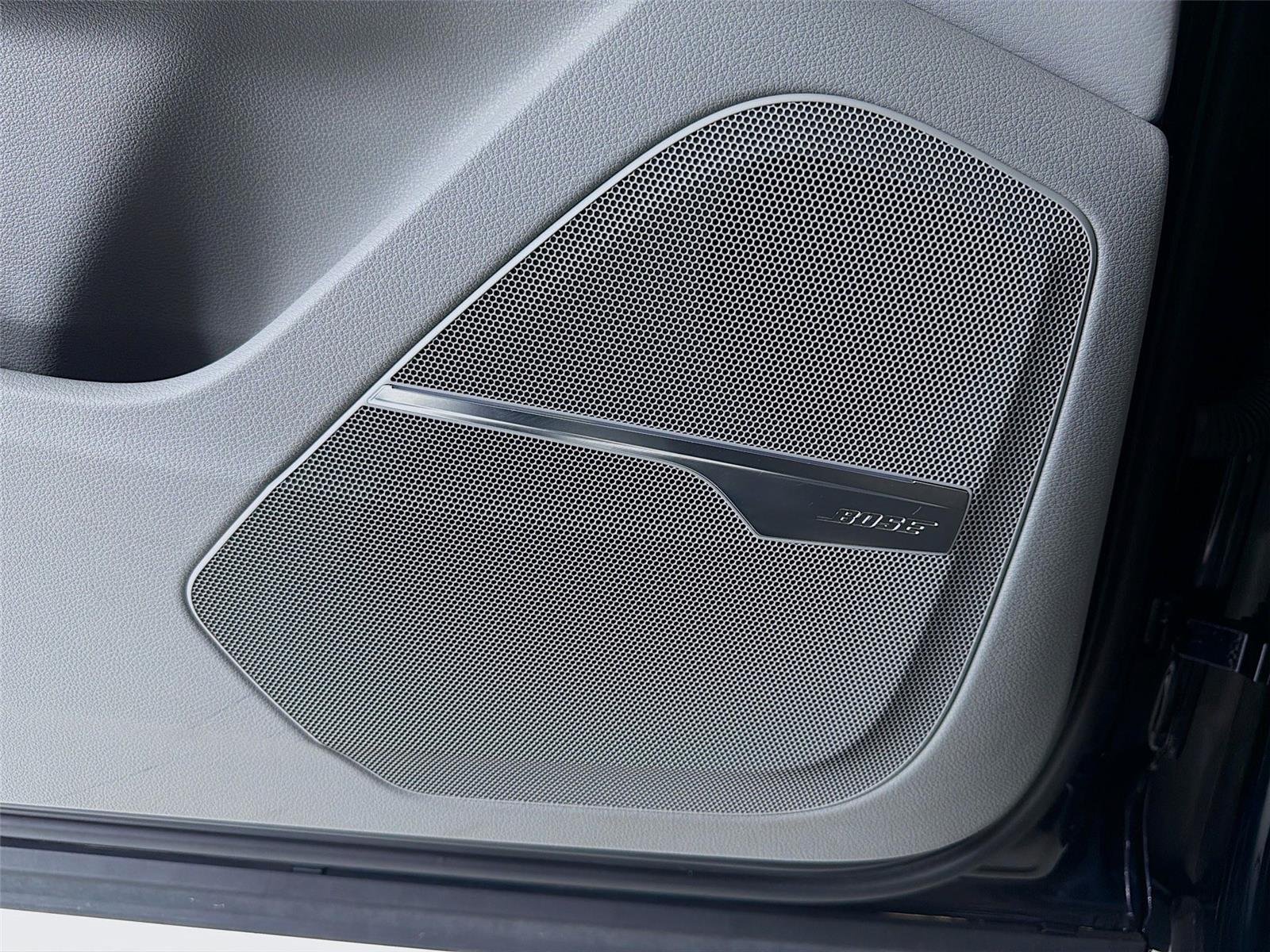 Used 2018  AUDI  image 9