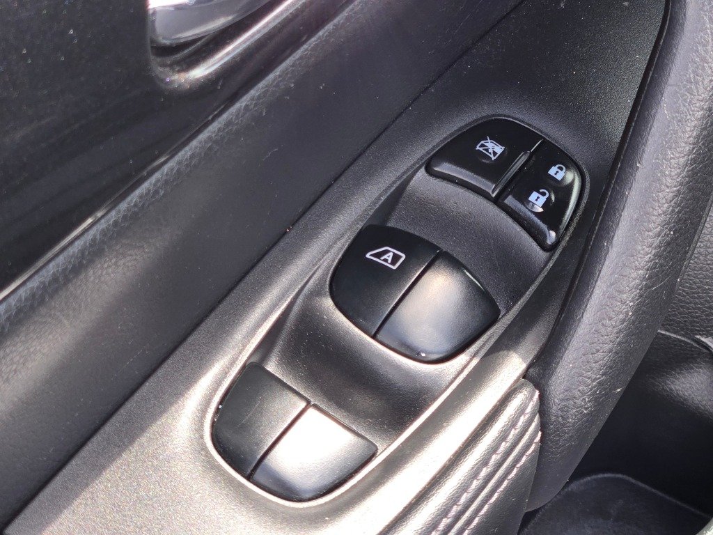 Used 2017 Black Nissan S image 18