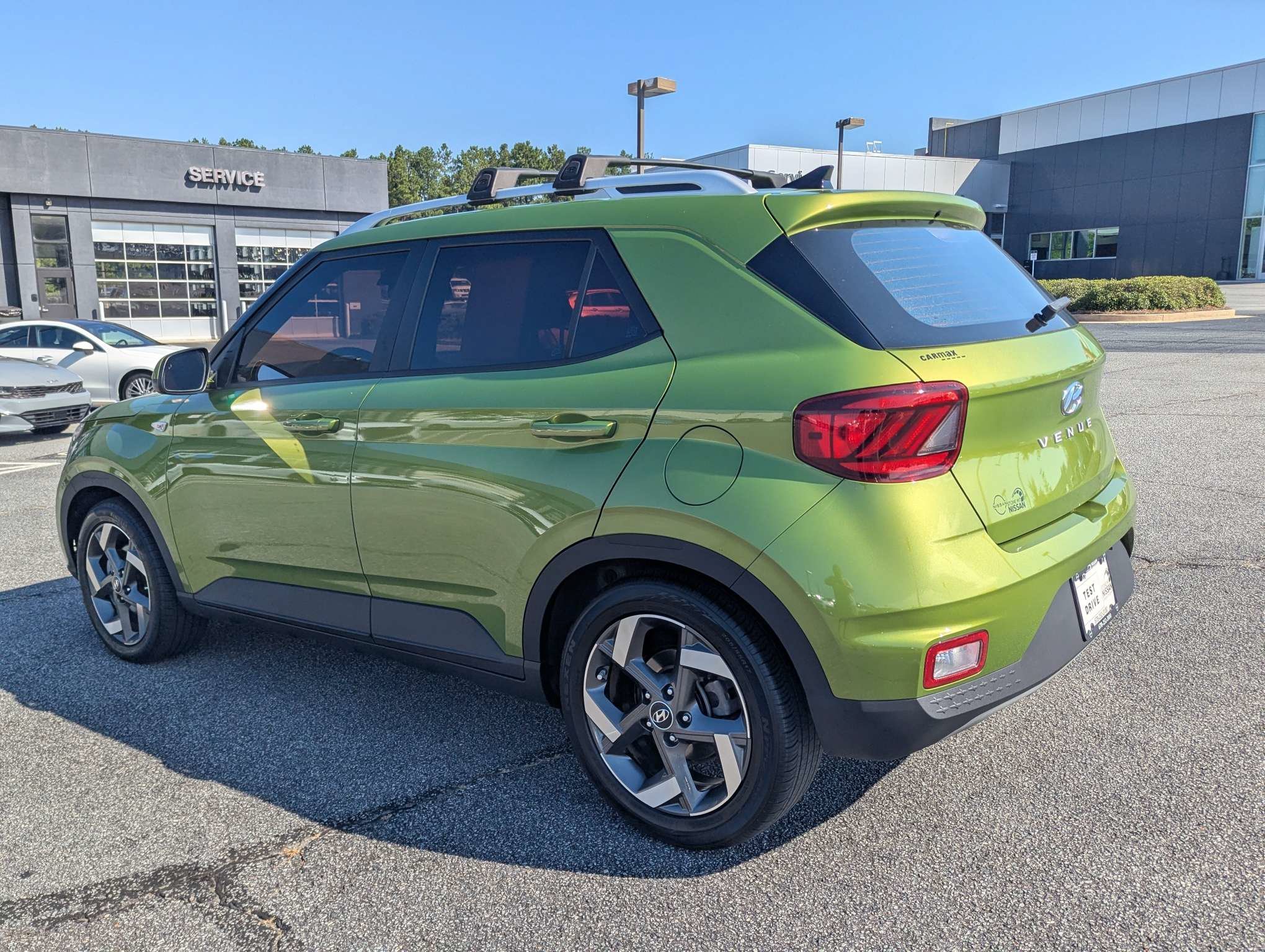 Used 2022 Green Hyundai SEL image 5