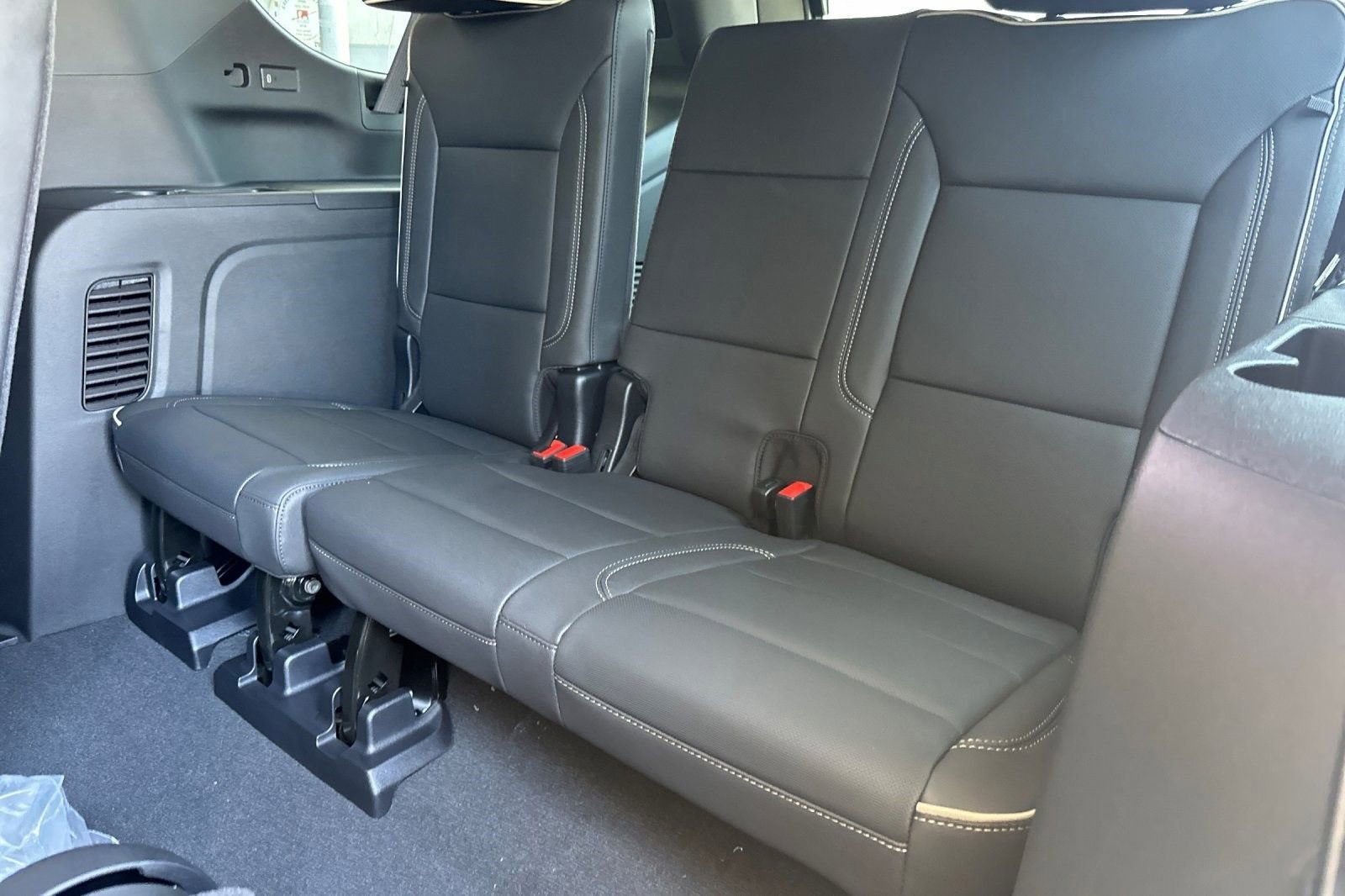 2025 Chevrolet Suburban Premier - Photo 16