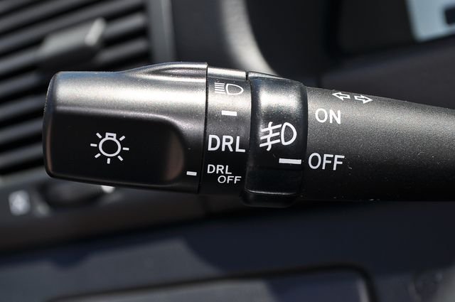 Used 2002 White Toyota SE image 30