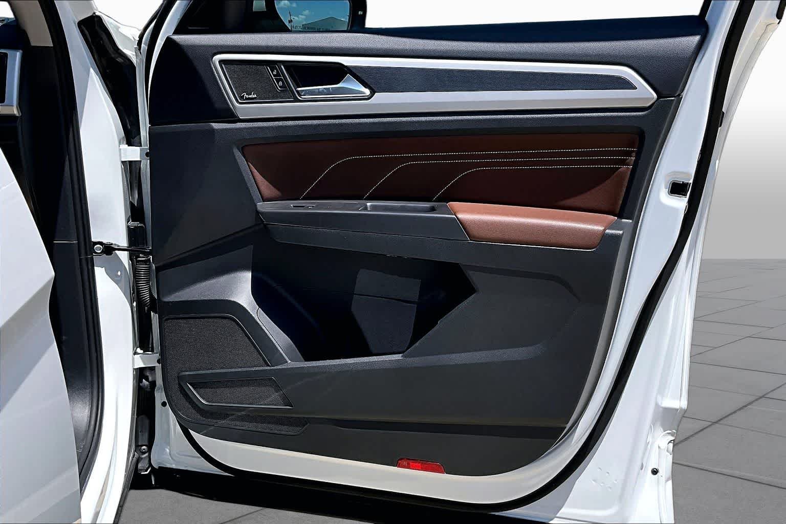 2023 Volkswagen Atlas SEL Premium R-Line - Photo 34