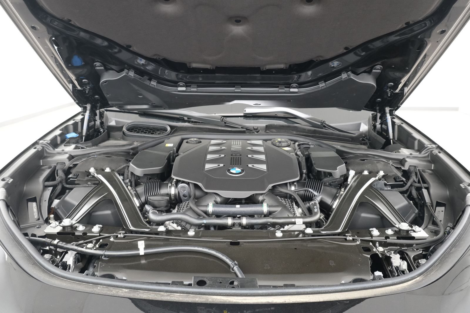 New 2026 Black Sapphire Metallic BMW 760i xDrive image 75