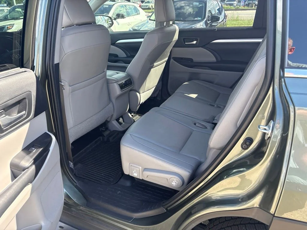 Used 2019 Green Toyota XLE image 27