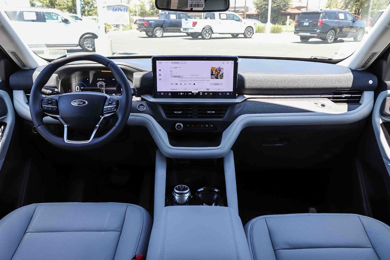 New 2026 Star White Metallic Tri-Coat Ford Platinum™ image 12