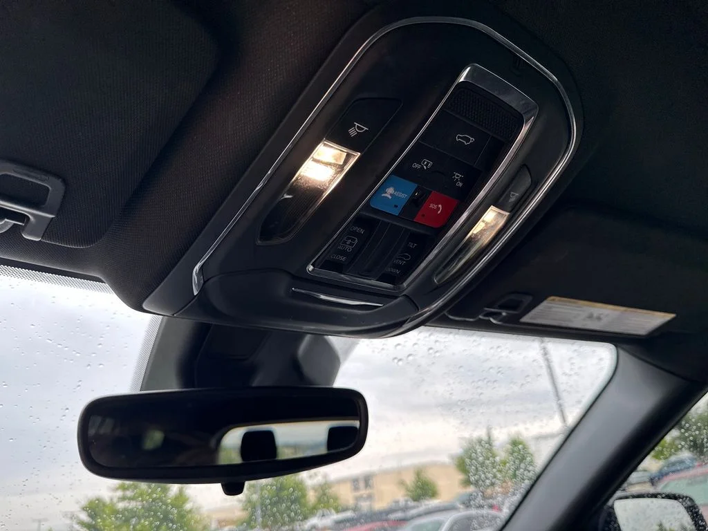 Used 2023 White Jeep Altitude image 24