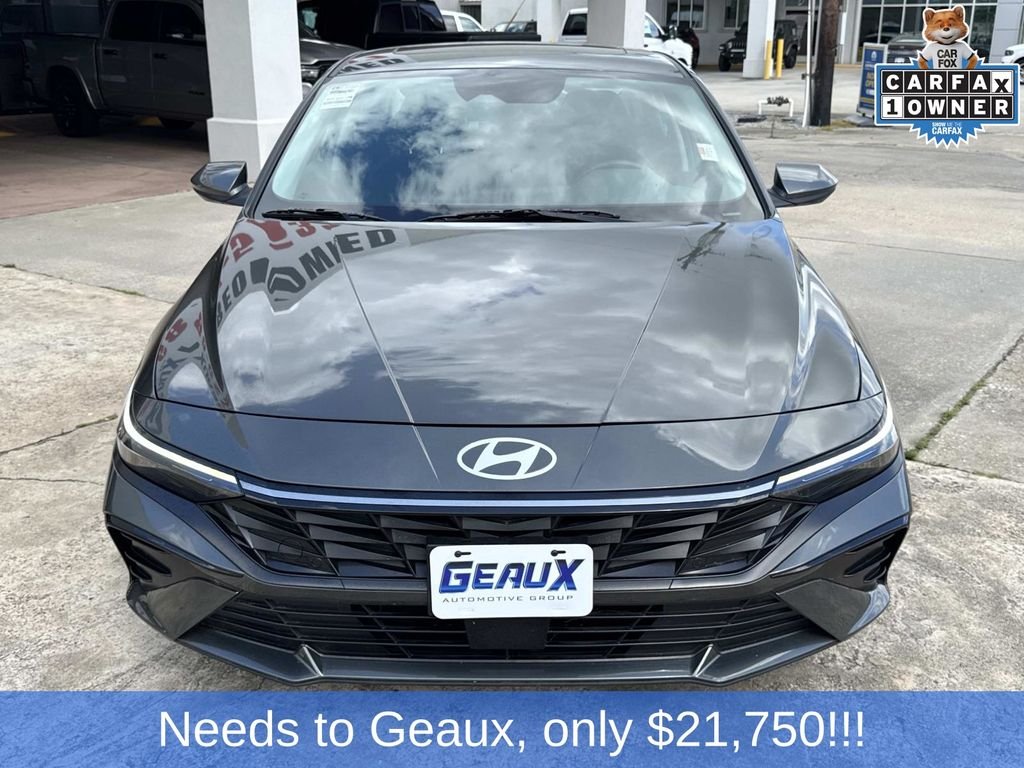 Used 2025 Gray Hyundai SEL Convenience image 3