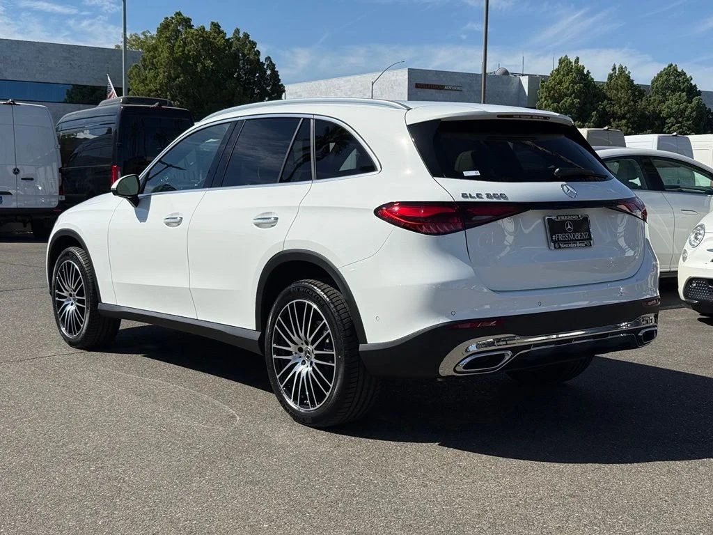 New 2027 White Mercedes-Benz GLC 300 image 8