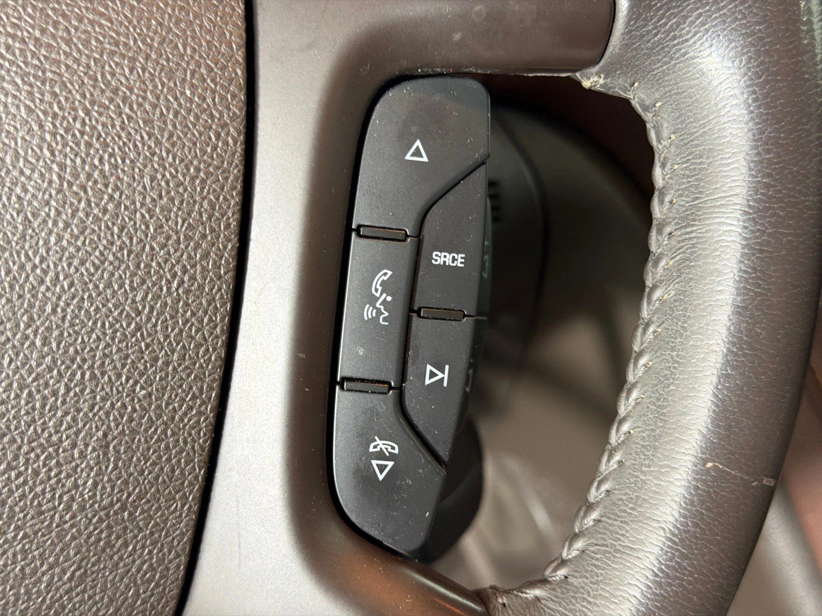 Used 2014 White Diamond Tricoat Buick Premium image 28