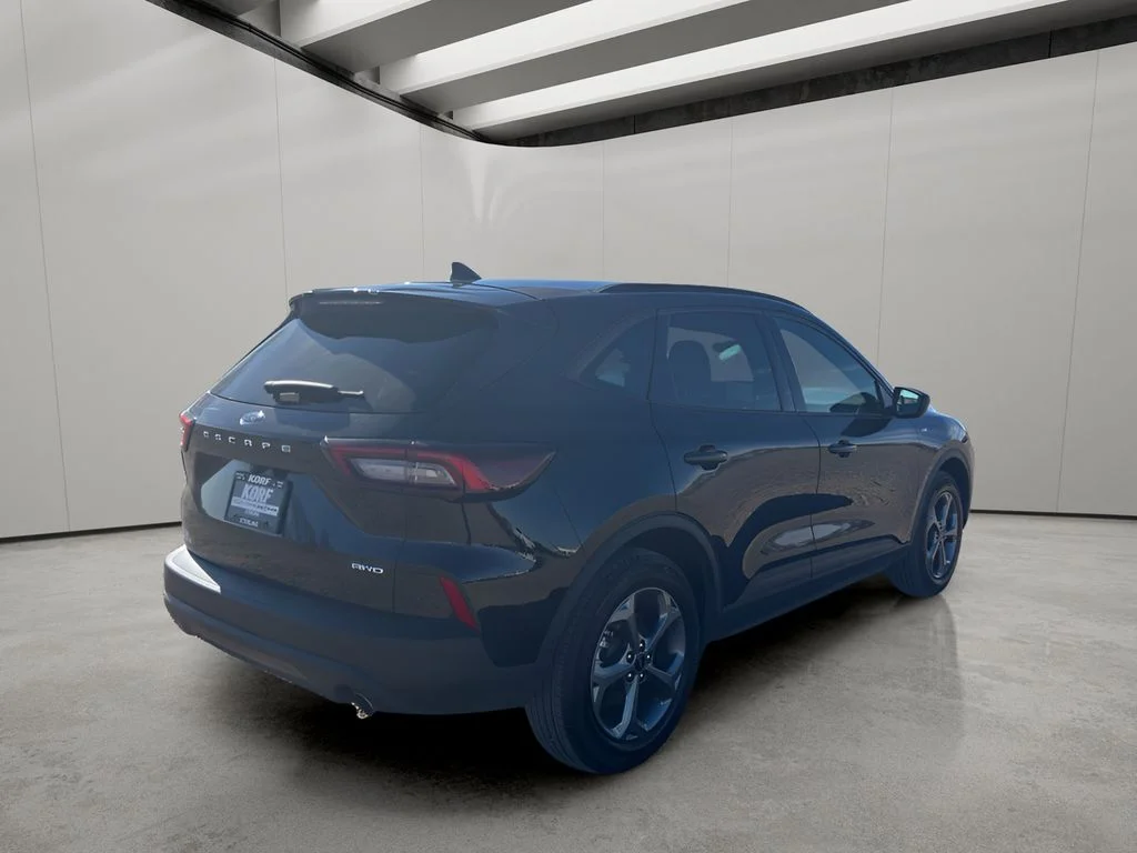 Used 2025 Agate Black Metallic Ford ST-Line image 5