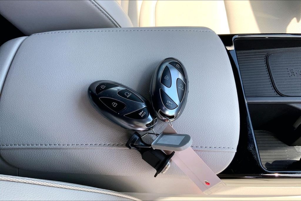 Used 2025 White Hyundai Limited image 33