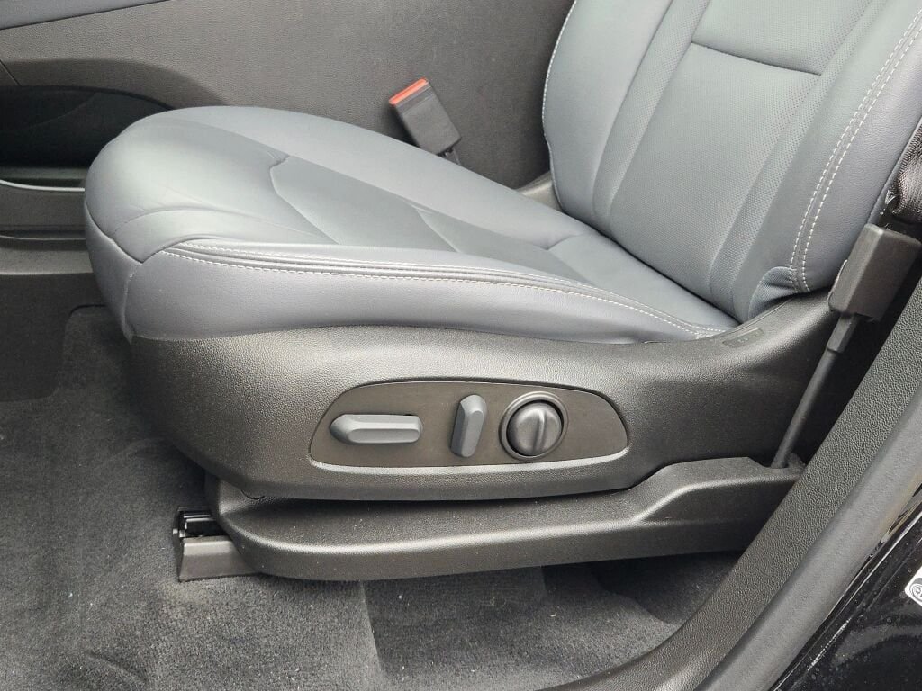 Used 2023 Black Buick Essence image 24