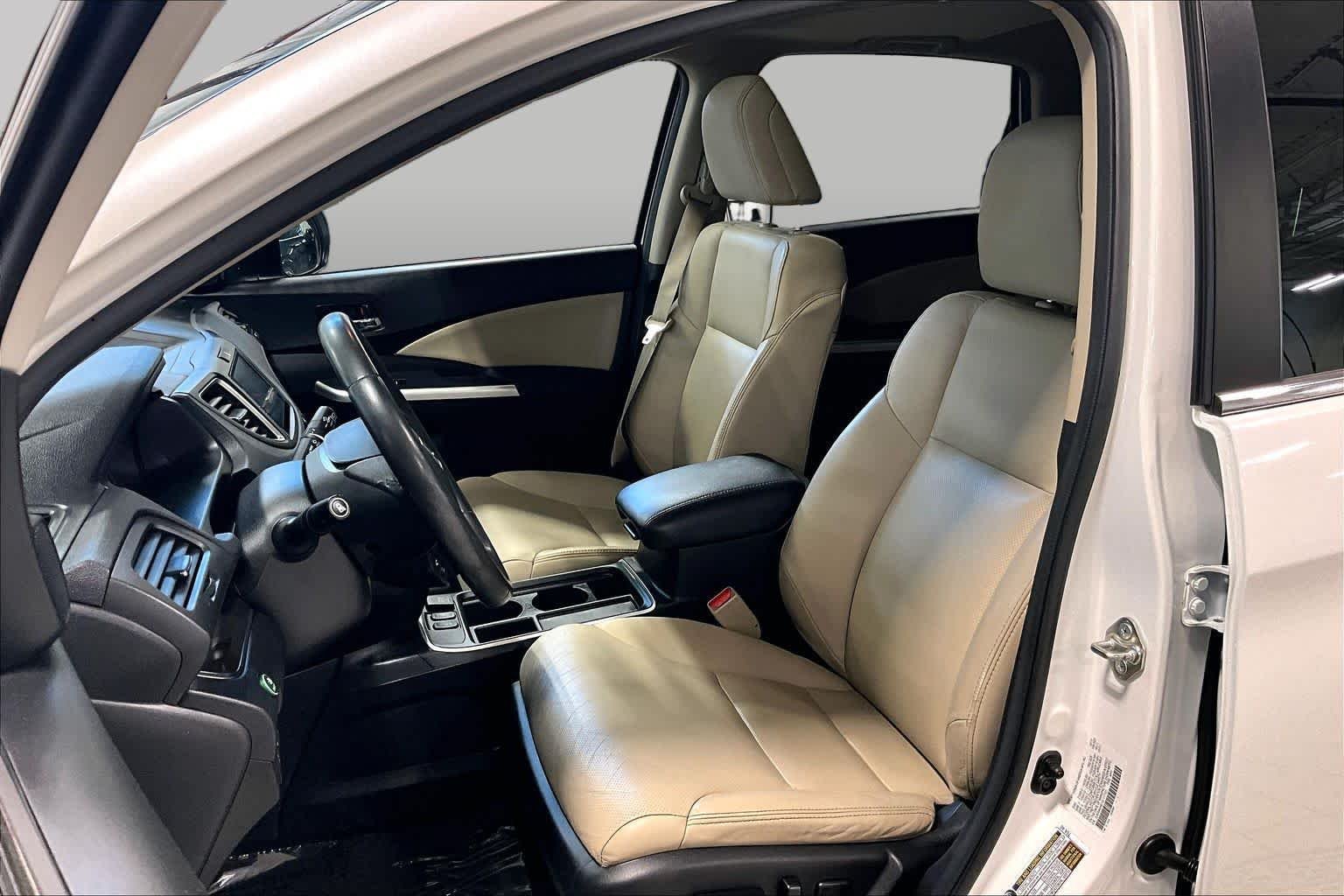 Used 2016 Alabaster Silver Metallic Honda Touring image 9