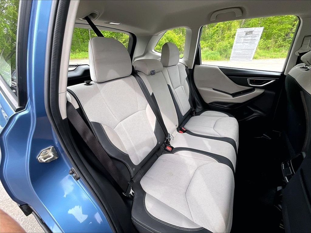 Used 2020 Blue Subaru Base image 19