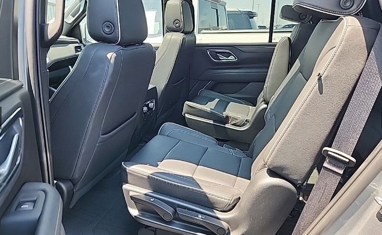 Used 2023 Silver GMC SLT image 4