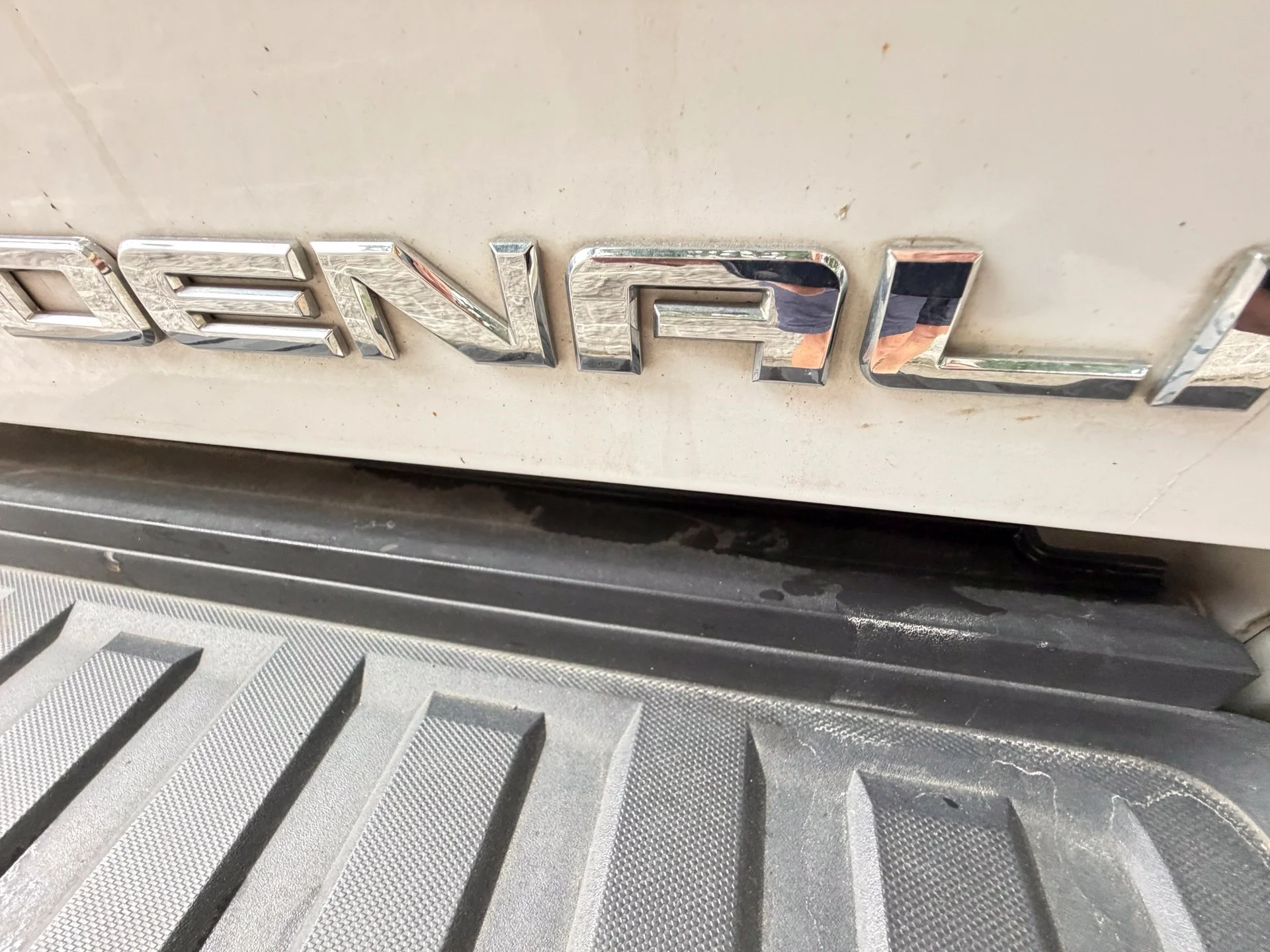 Used 2017 White GMC Denali image 7