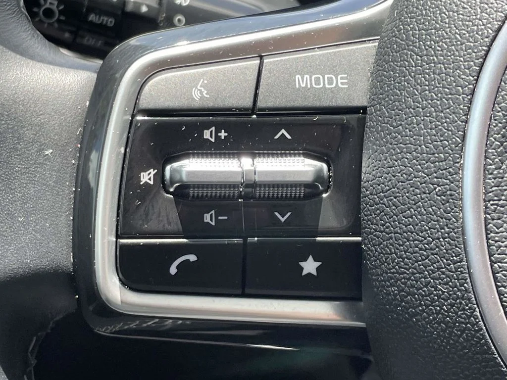 Used 2025 White Kia EX image 31