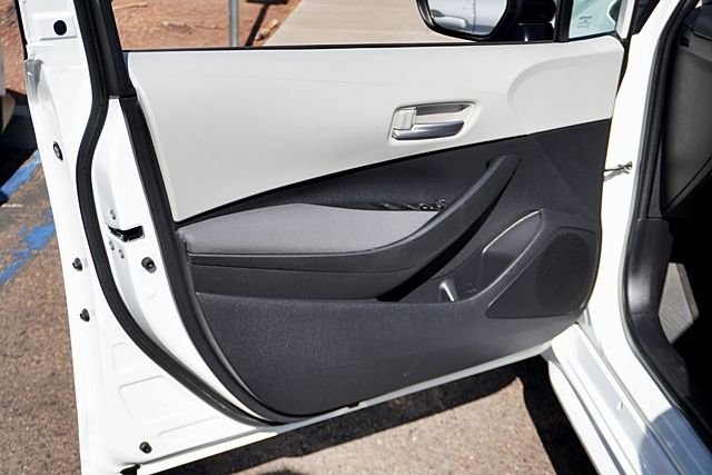 Used 2021 White Toyota L image 20