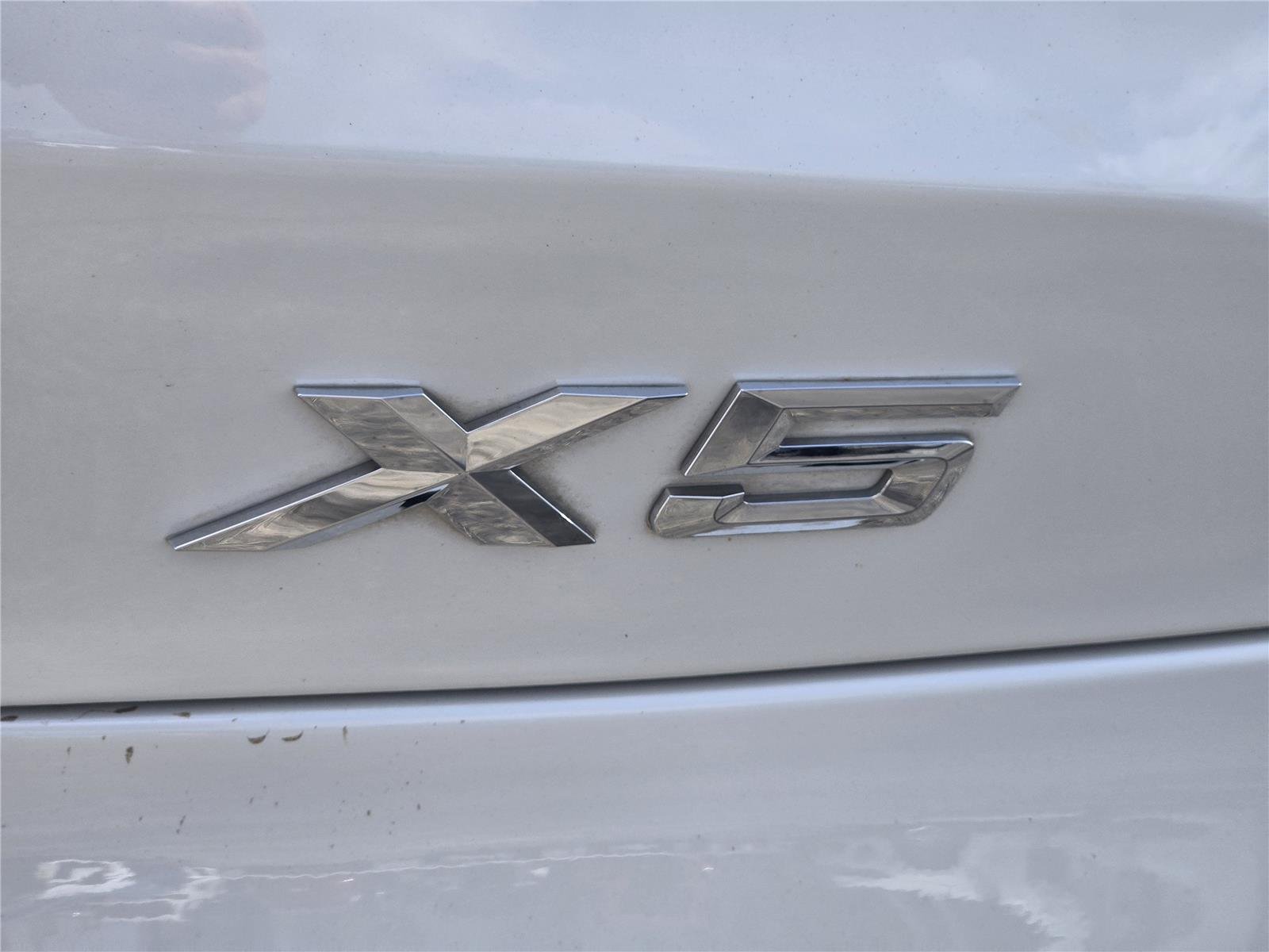 Used 2023 Mineral White Metallic BMW xDrive40i image 10