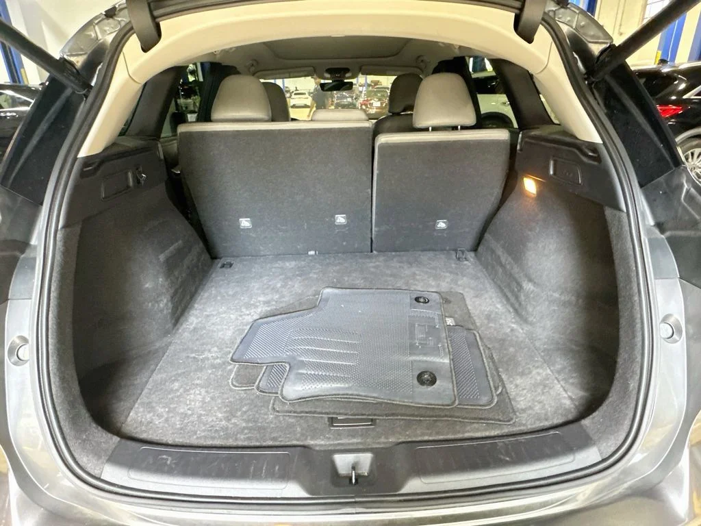 Certified Used 2023 Gray INFINITI LUXE image 27