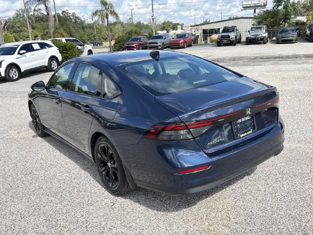 Used 2025  Honda SE image 6