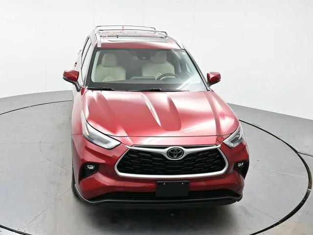 Used 2022 Ruby Flare Pearl Toyota XLE image 35