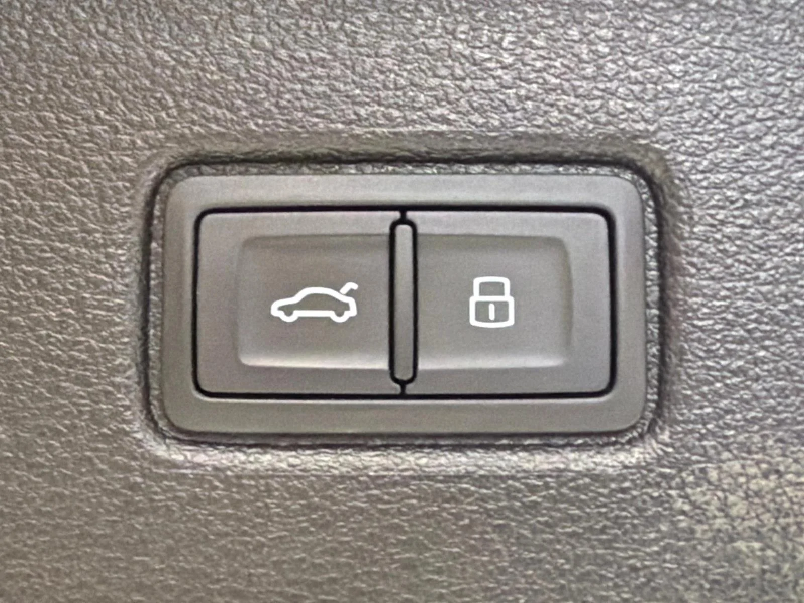 Used 2023 Mythos Black Metal Audi Premium Plus image 21