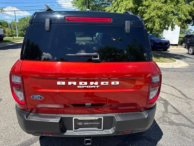Used 2022 Red Ford Outer Banks image 9