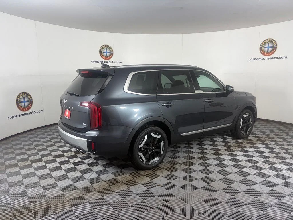2024 Kia Telluride S - Photo 18