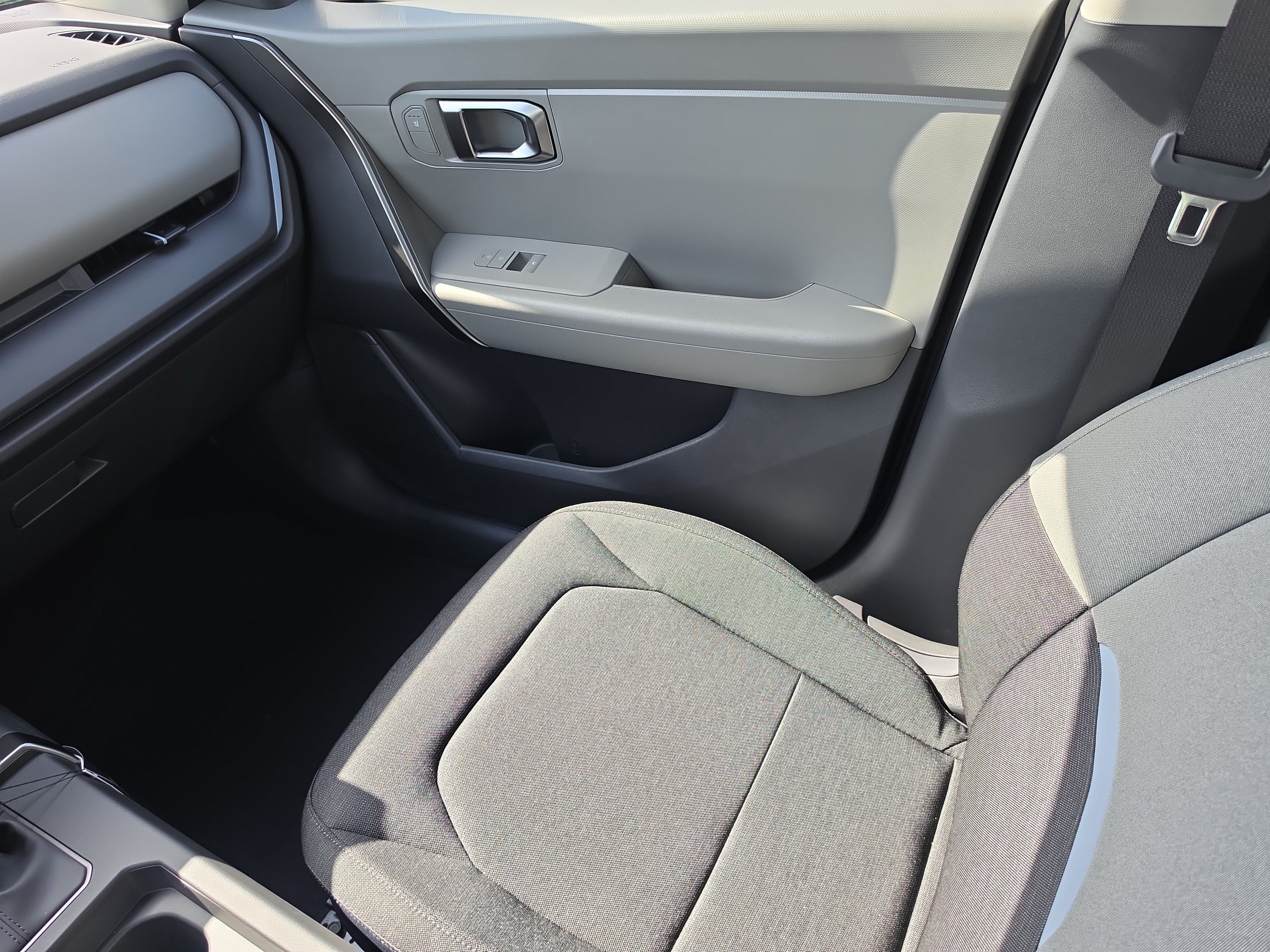 New 2027 Ivory Silver Kia LX image 15