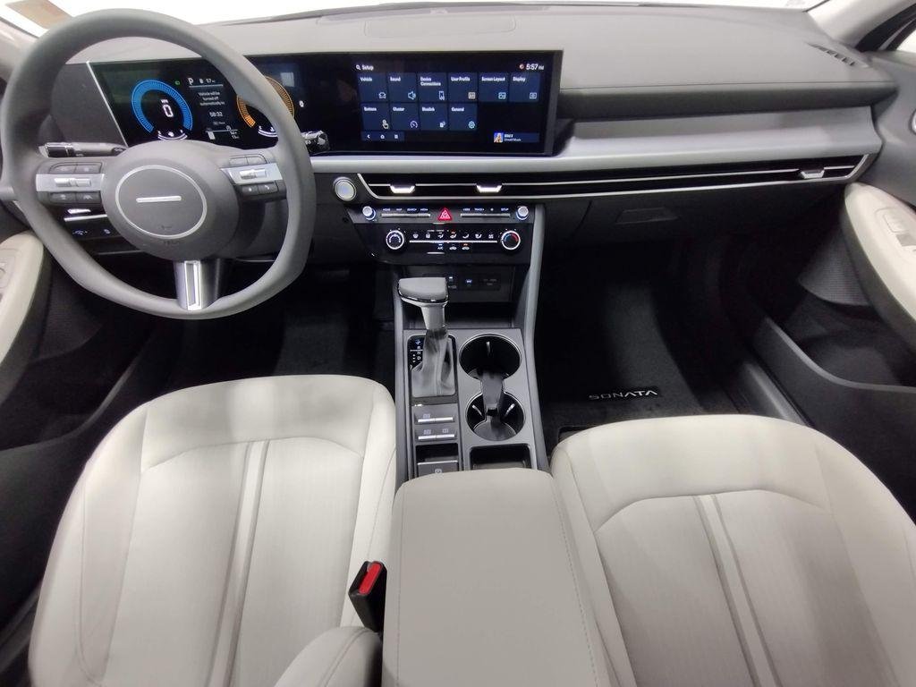 New 2026 White Hyundai SE image 33