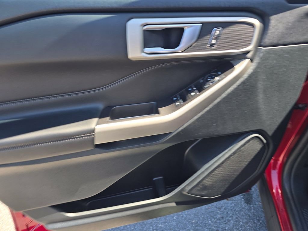 Used 2023 Red Ford XLT image 21