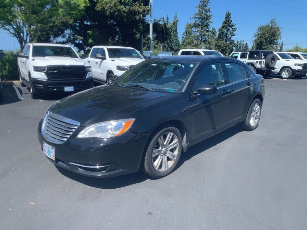 2013 Chrysler 200 Touring's photo