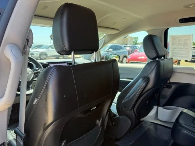 Used 2023 Black Chrysler Touring L image 32