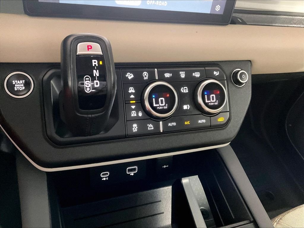 Used 2020 Green Land Rover SE image 26