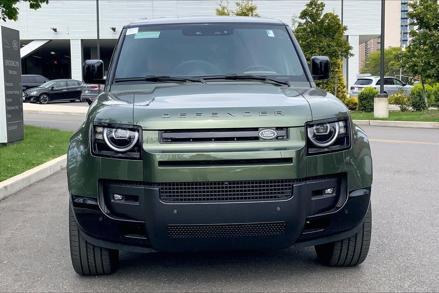 New 2026 Woolstone Green LAND ROVER X-Dynamic SE image 3