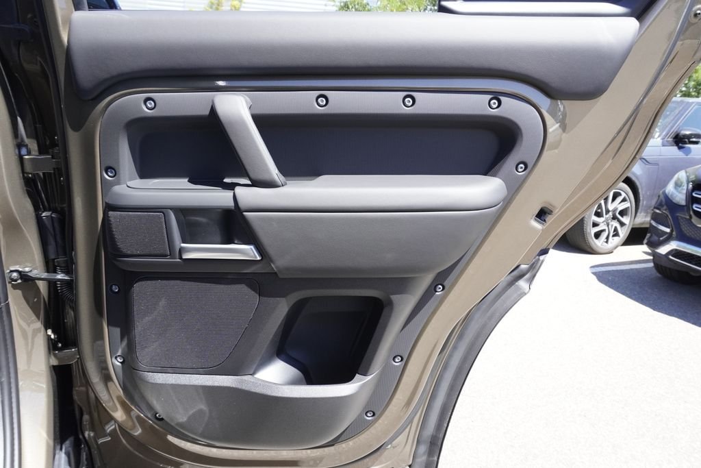 New 2026 Gondwana Stone LAND ROVER X-Dynamic SE image 25