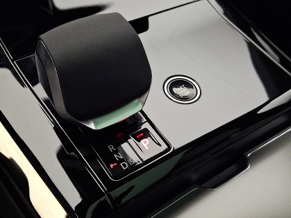 New 2027 Charente Grey Land Rover Dynamic SE image 12
