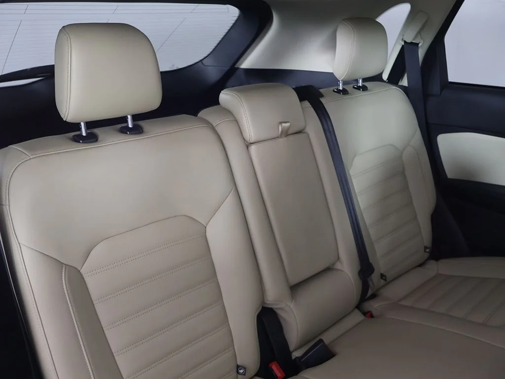 Used 2019 White Ford SEL image 31
