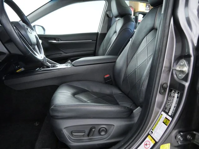Used 2018 Gray Toyota XLE image 17