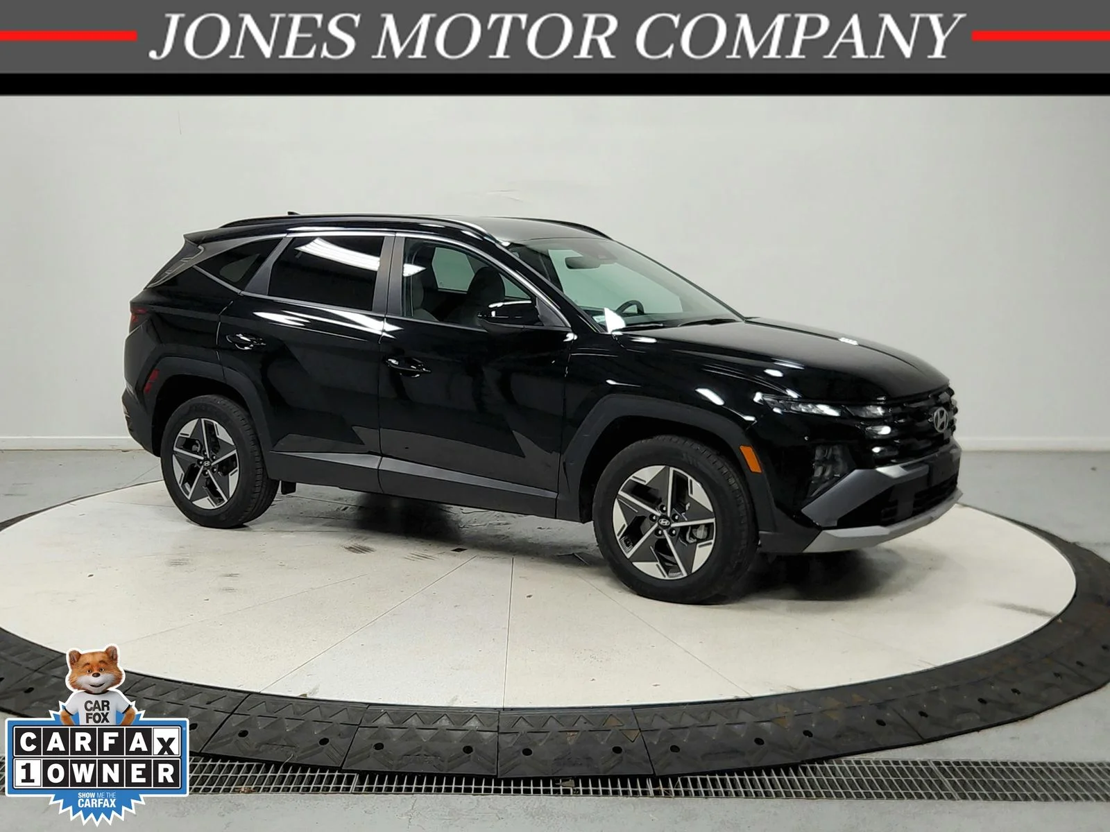 Used 2025 Phantom Black Hyundai SEL image 1